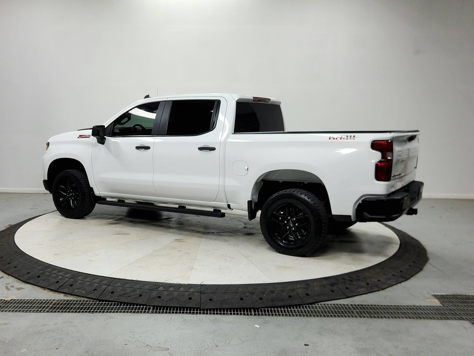 Used 2022 Chevrolet Silverado 1500 Custom Trail Boss AWD/4WD image 6