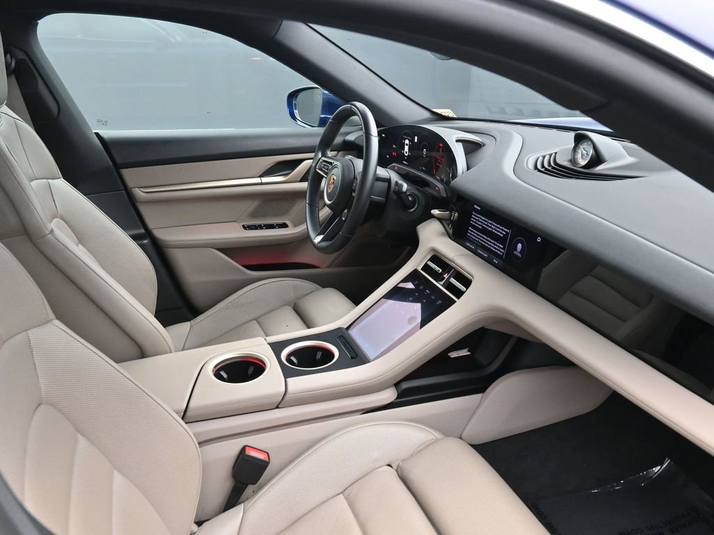 Used 2022 Porsche Taycan image 2