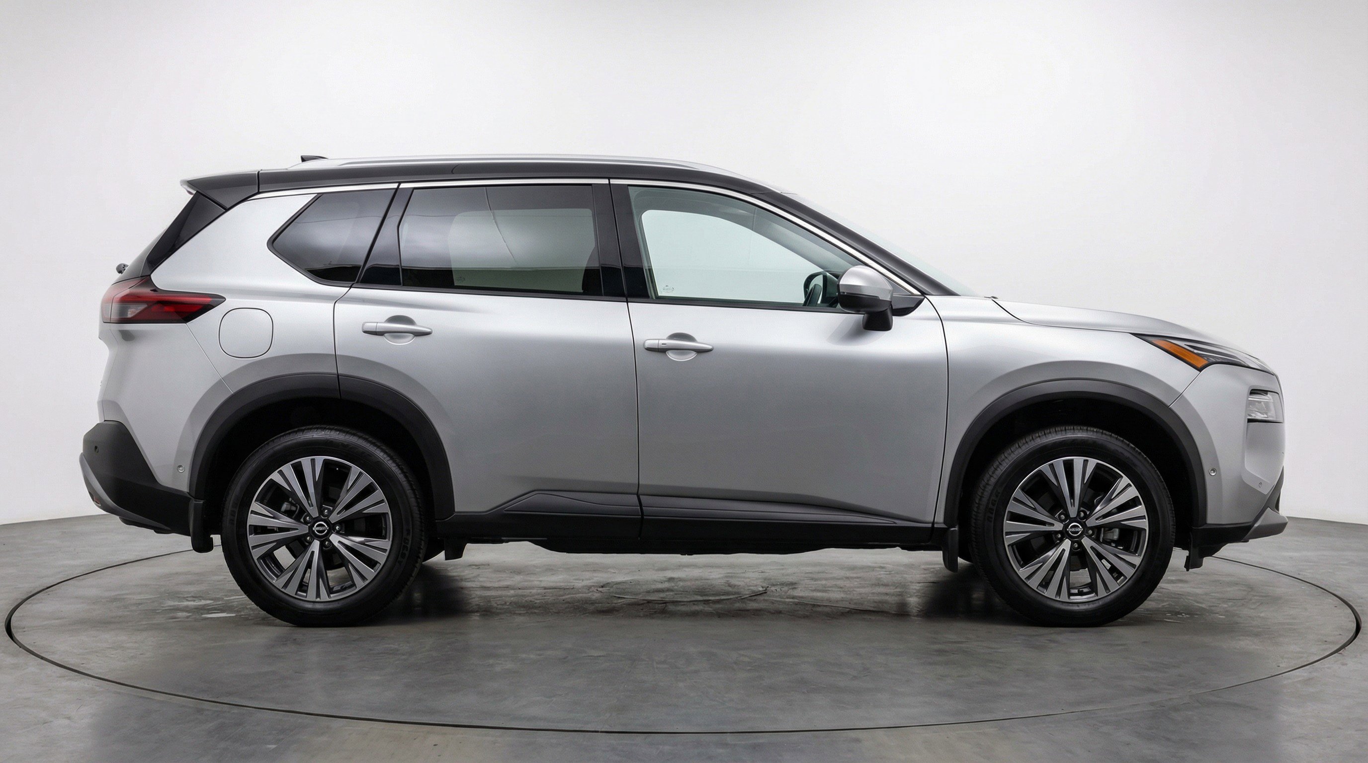 Used 2025 Nissan Rogue SV image 11