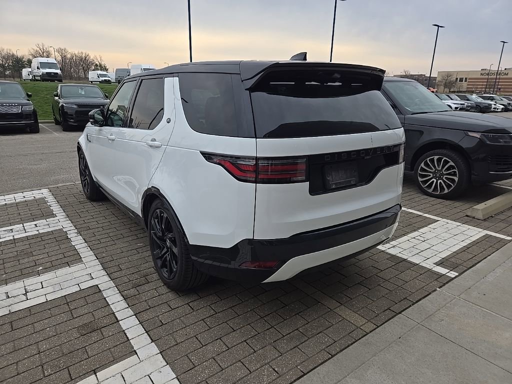Used 2025 Land Rover Discovery Dynamic SE image 7
