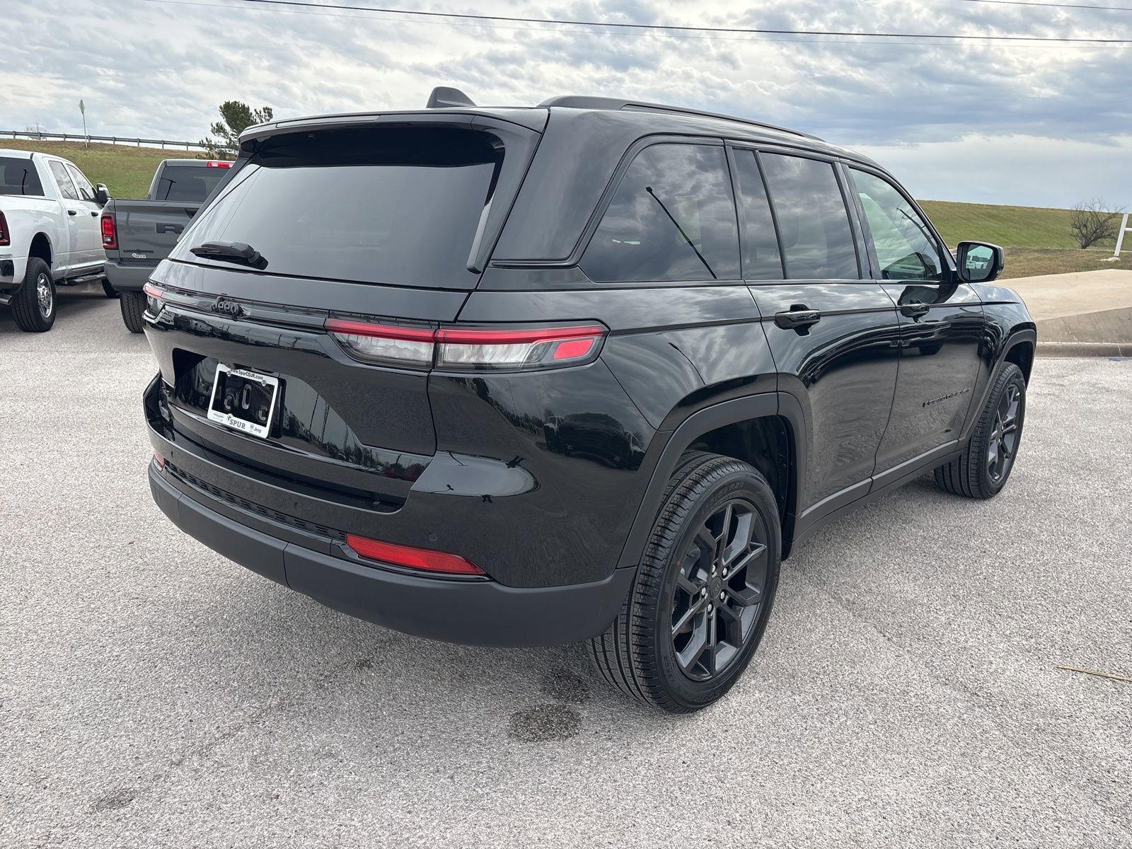 New 2025 Jeep Grand Cherokee Limited w/ Trailer Tow Package AWD/4WD image 6
