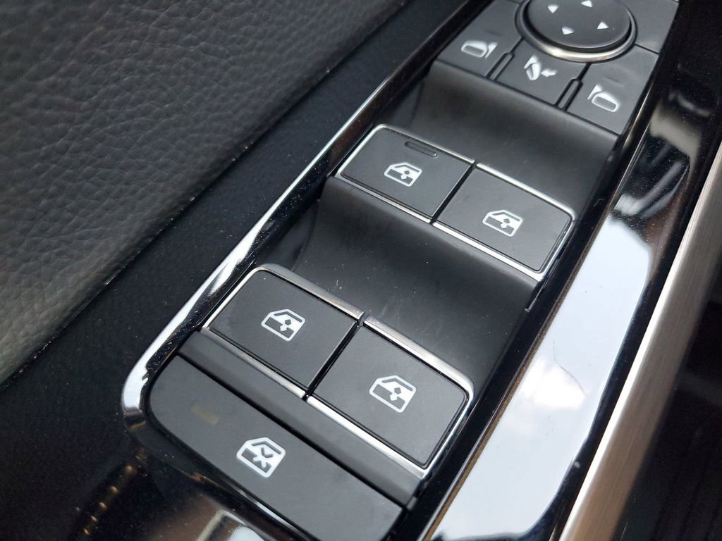 Used 2025 Nissan Pathfinder Platinum image 35