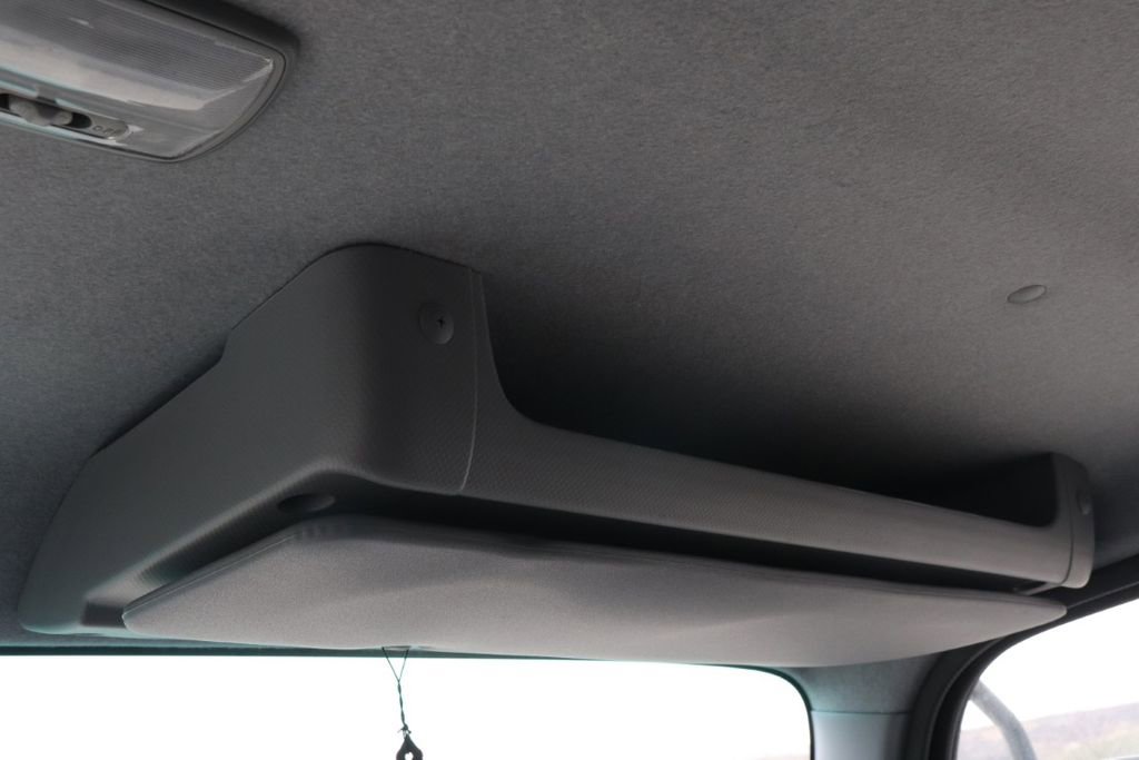 Used 2020 Isuzu NPR image 17