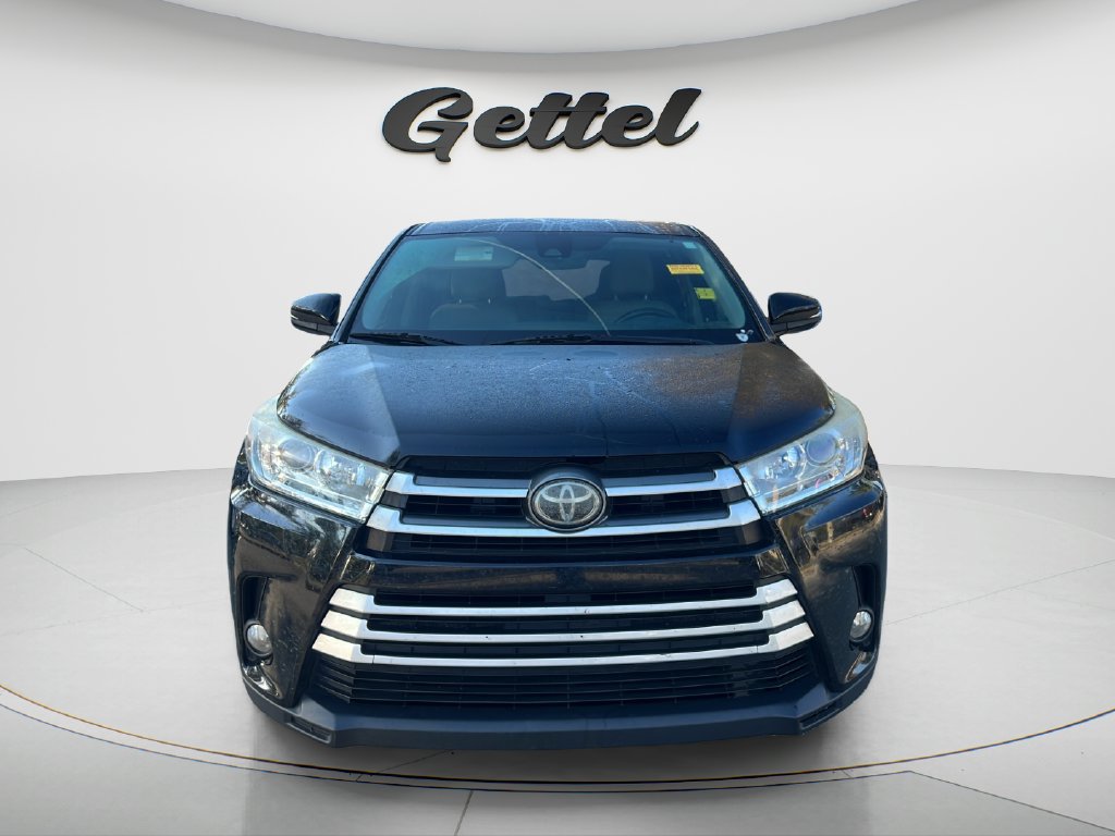 Used 2017 Toyota Highlander Plus FWD image 2