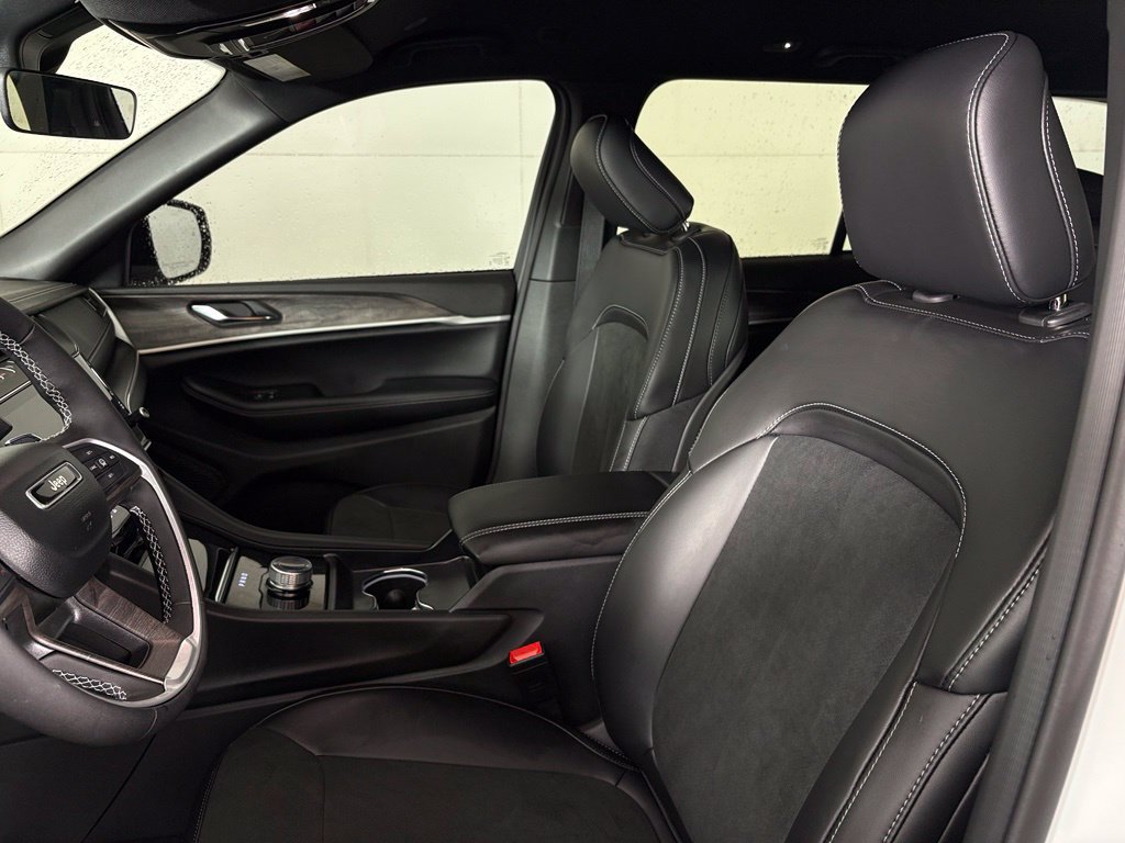 New 2027 Jeep Grand Cherokee Altitude RWD image 16
