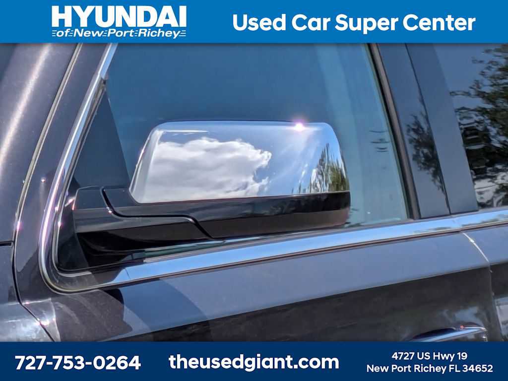 Used 2018 Chevrolet Suburban Premier RWD image 11