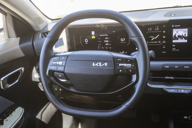 Used 2025 Kia K4 EX image 16