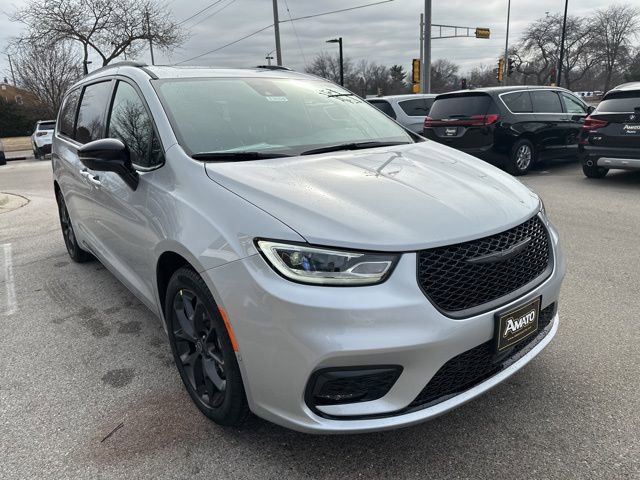 New 2026 Chrysler Pacifica Limited w/ S Appearance Package FWD image 4