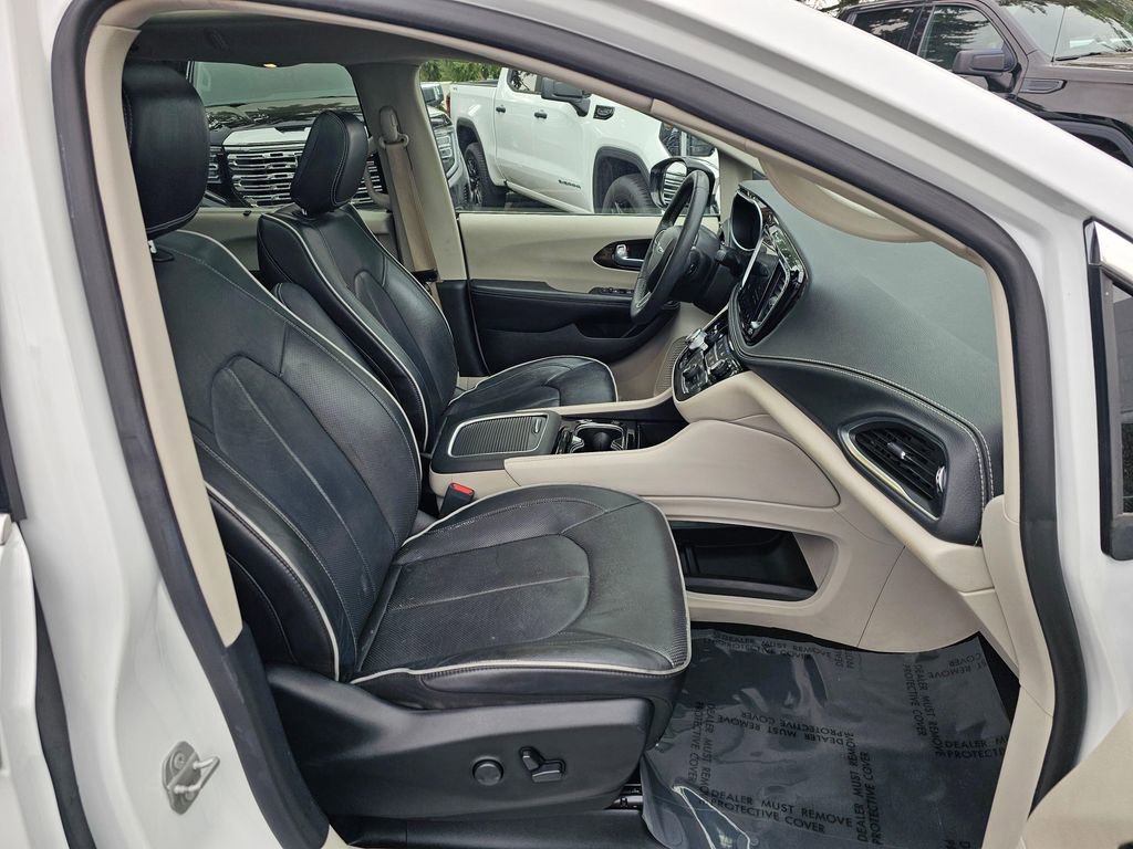 Used 2023 Chrysler Pacifica Limited FWD image 11