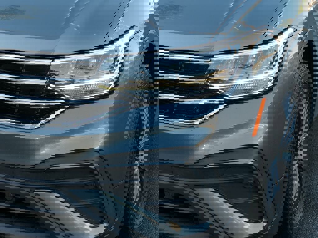 Used 2022 Volkswagen Tiguan SE image 9