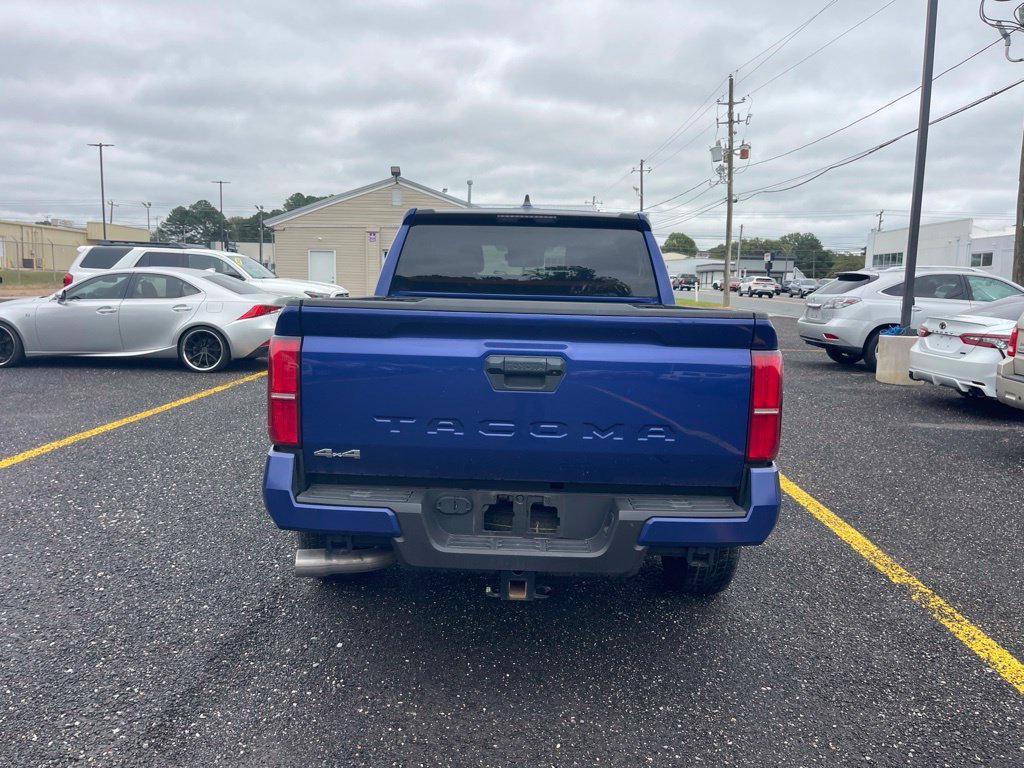 Used 2025 Toyota Tacoma SR5 AWD/4WD image 4
