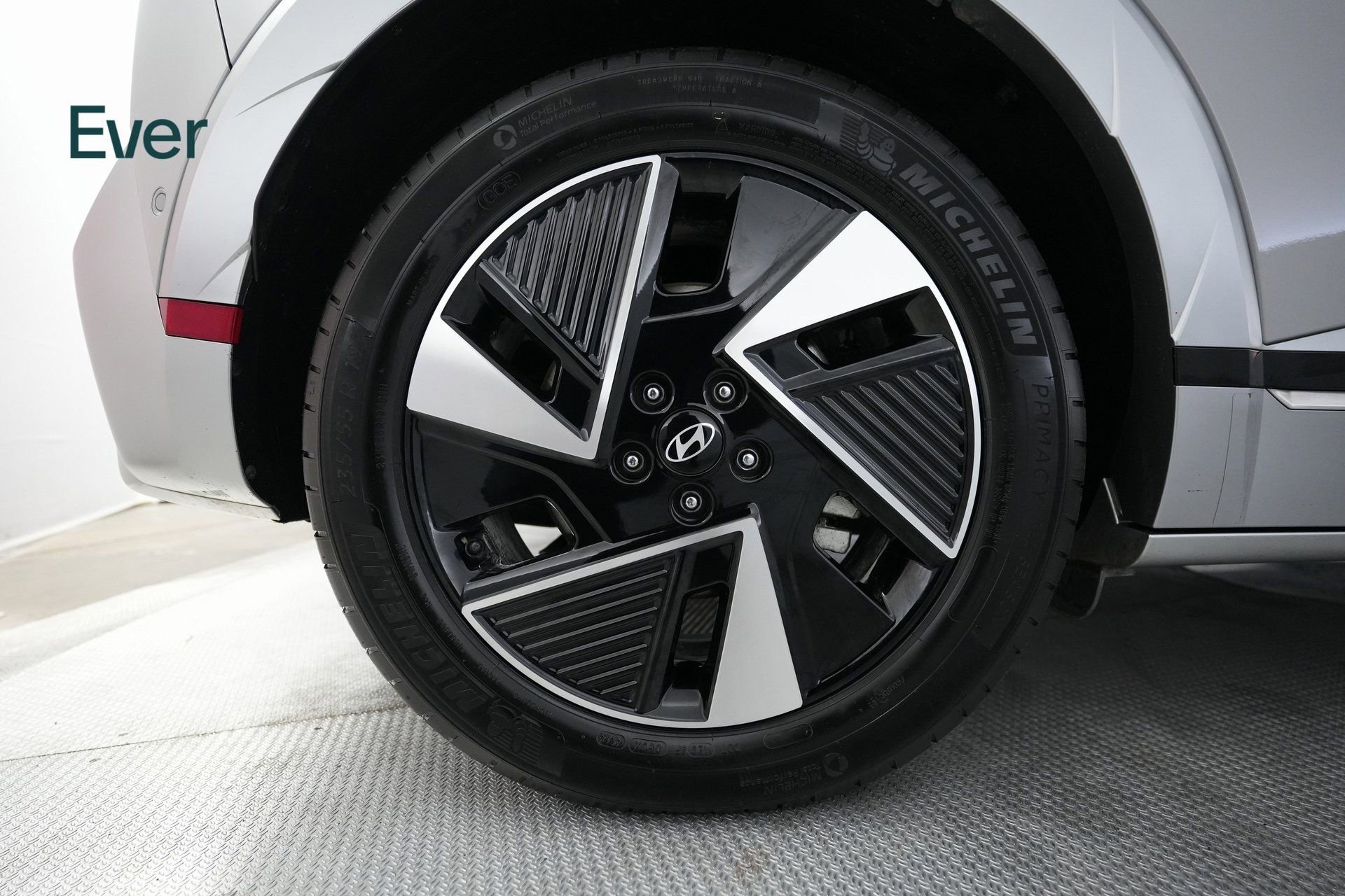 Used 2025 Hyundai Ioniq 5 Limited image 20