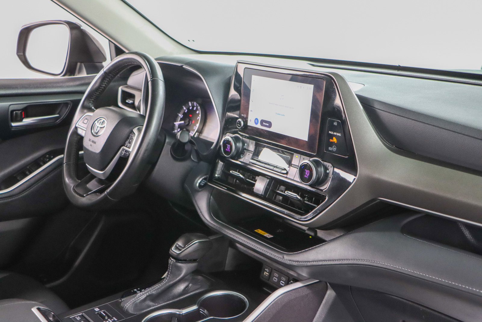 Used 2024 Toyota Highlander XLE image 28