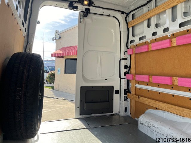 Used 2020 Nissan NV 2500 SV image 25