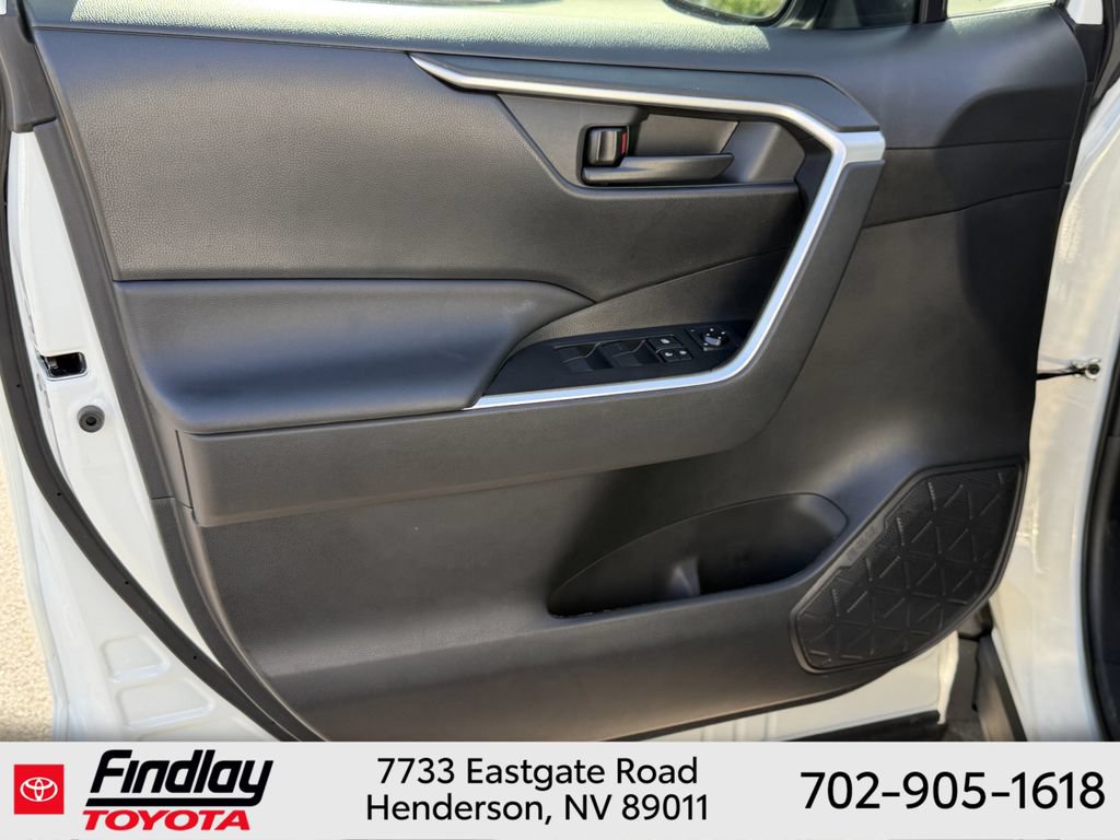 Used 2022 Toyota RAV4 LE w/ Carpet Mat Package (TMS) FWD image 20