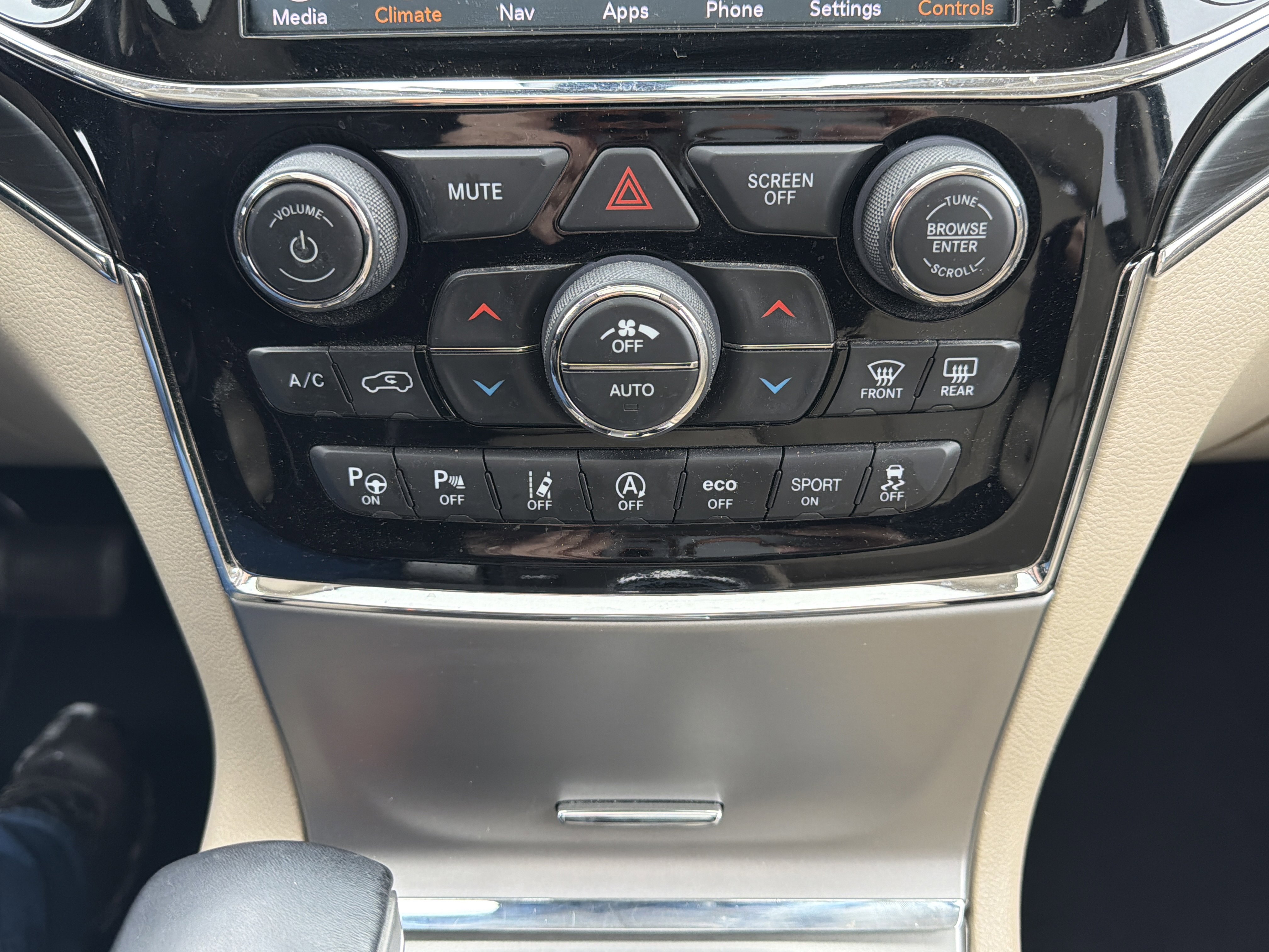 Used 2020 Jeep Grand Cherokee Limited w/ Luxury Group II image 9