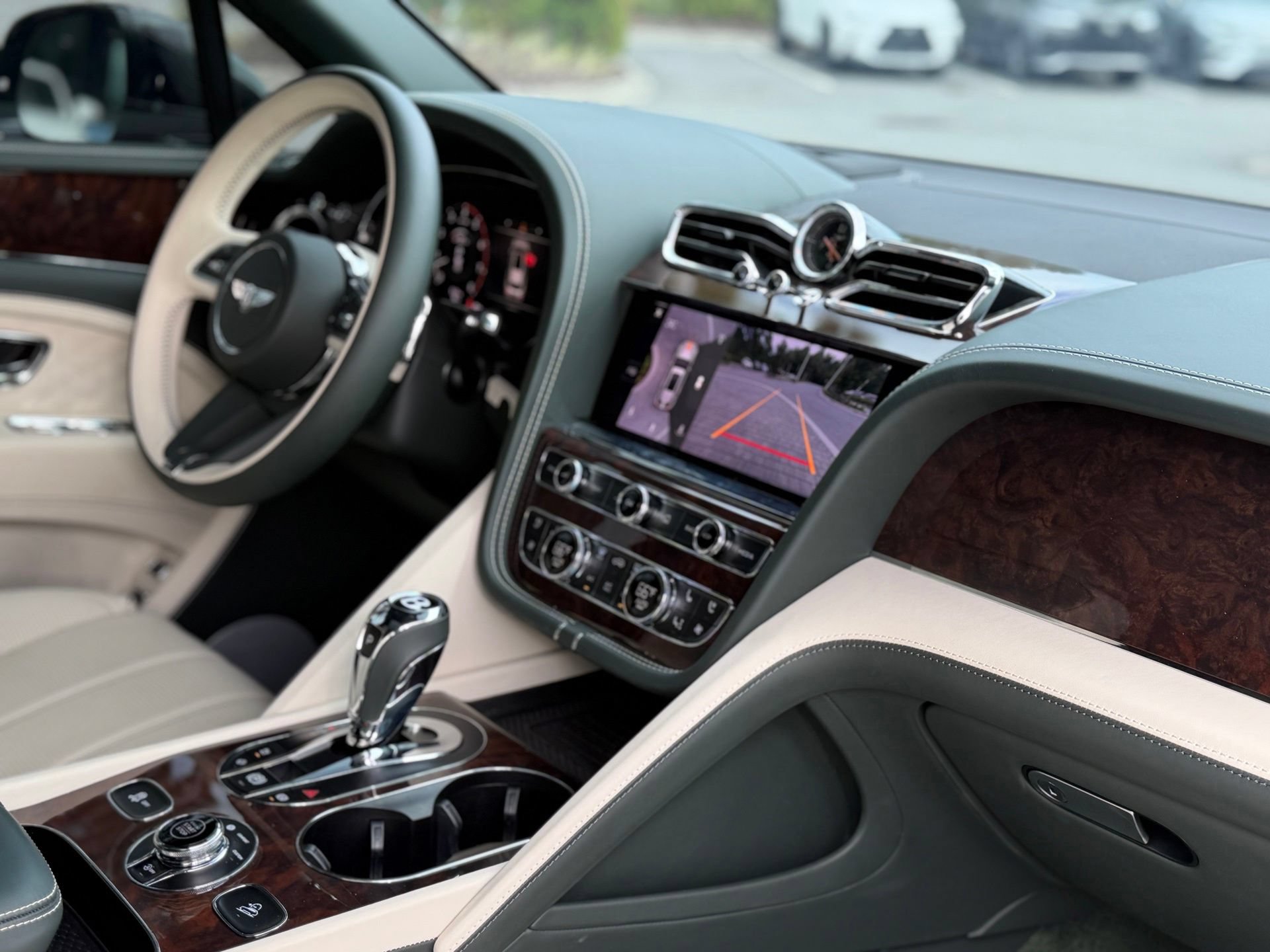 Certified 2024 Bentley Bentayga Extended Wheelbase AWD/4WD image 11