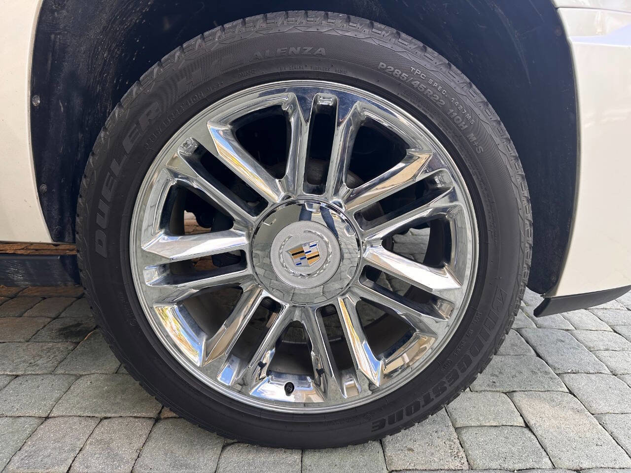 Used 2011 Cadillac Escalade Platinum image 41