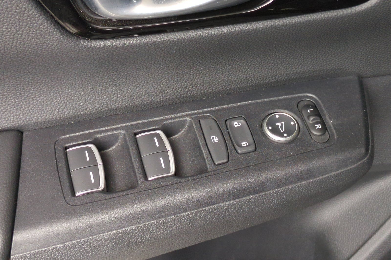 Used 2025 Honda CR-V Sport Touring image 11