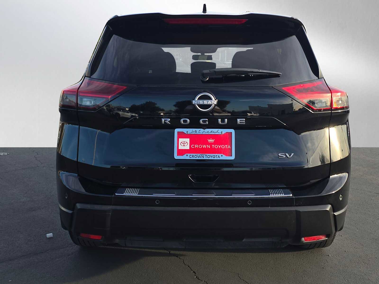 Used 2024 Nissan Rogue SV w/ SV Premium Package image 4