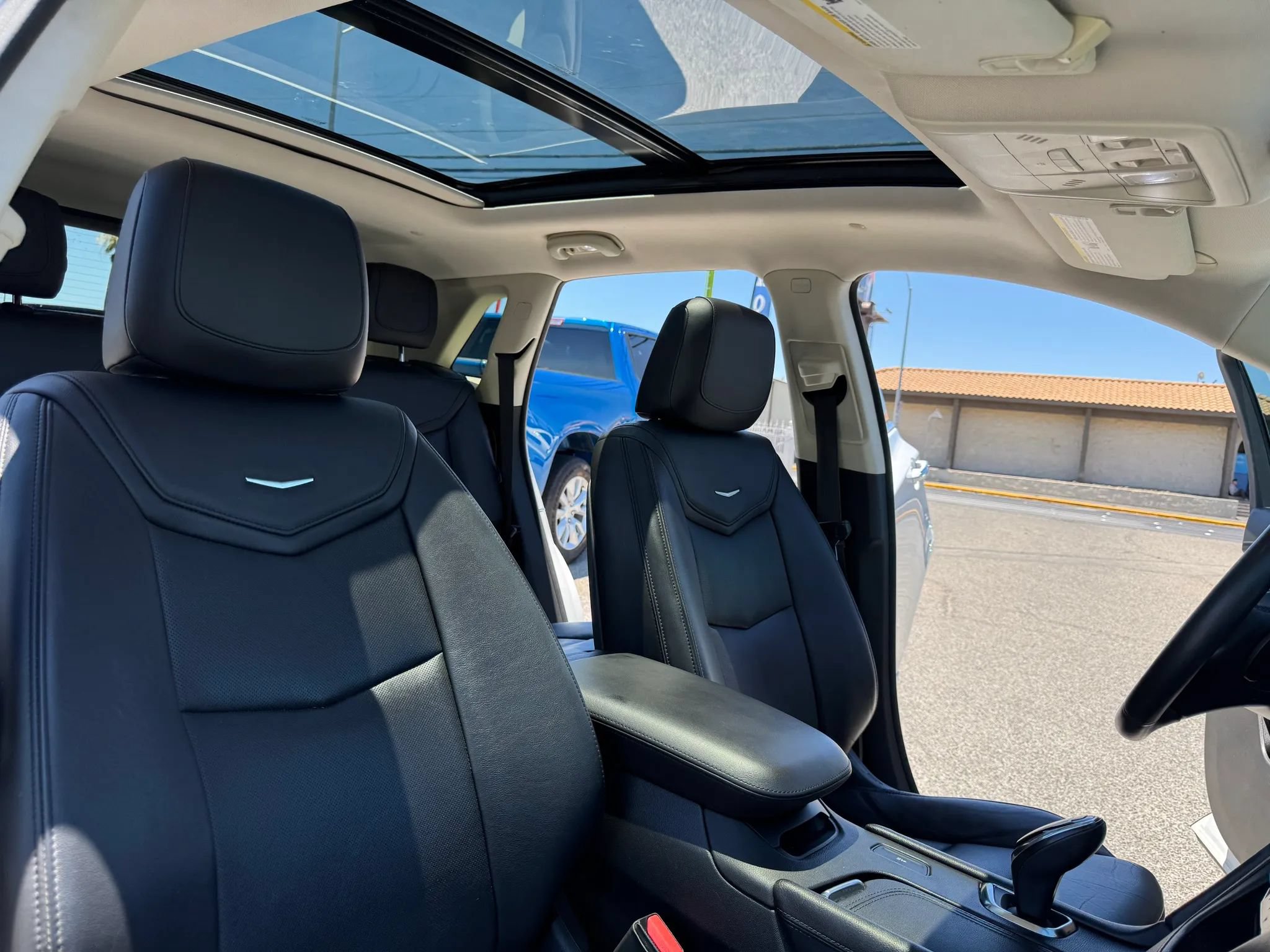 Used 2018 Cadillac XT5 Luxury w/ Driver Awareness Package FWD image 18