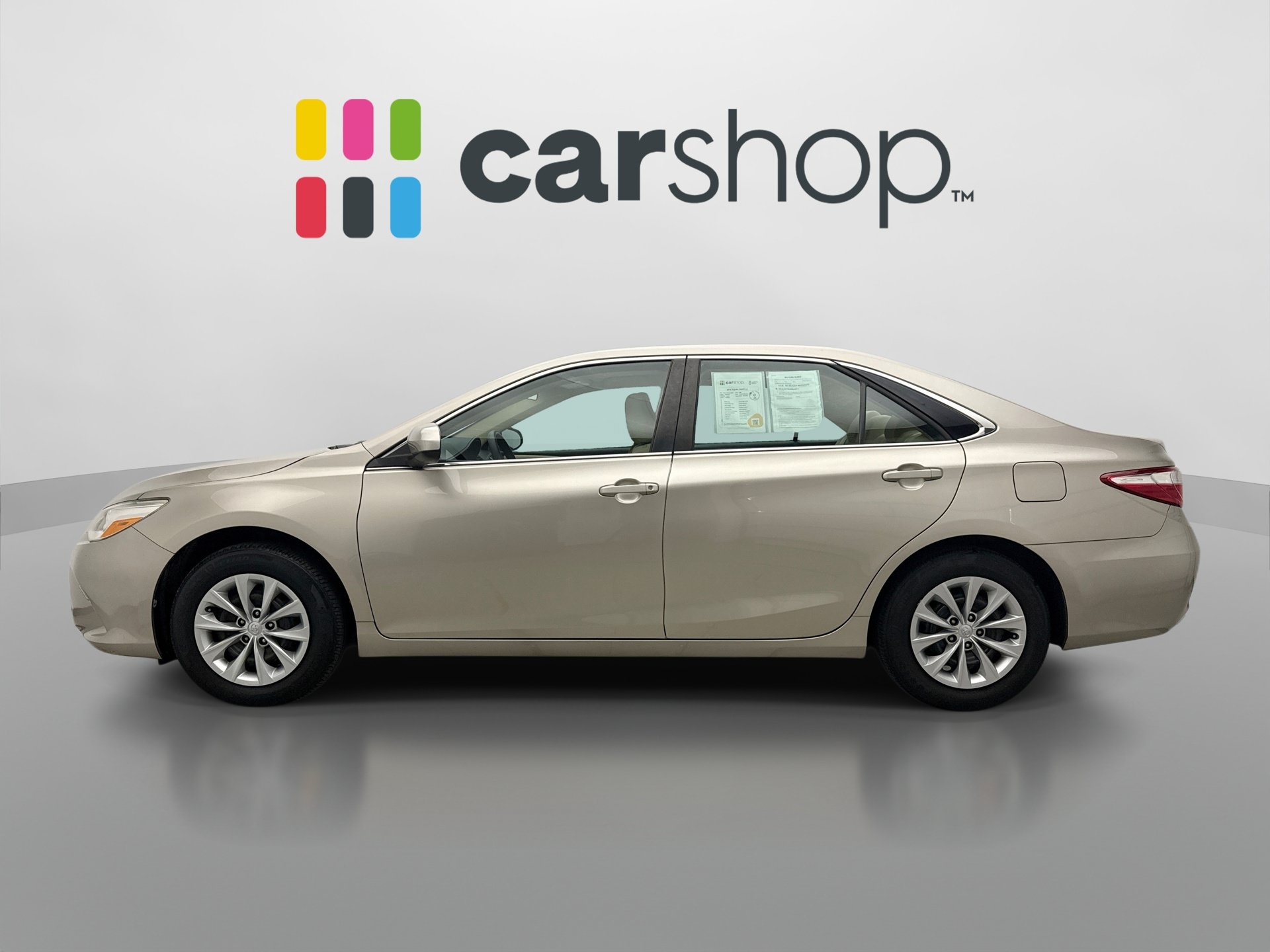 Used 2016 Toyota Camry LE FWD image 2
