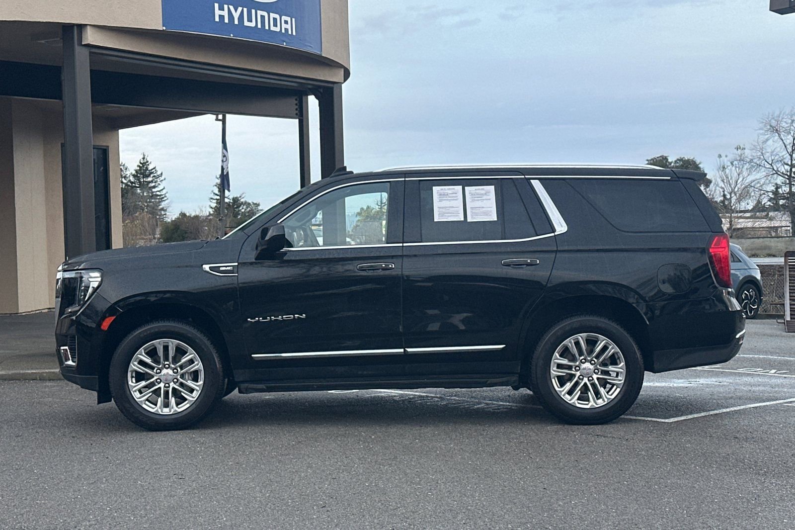 Used 2023 GMC Yukon SLT image 7