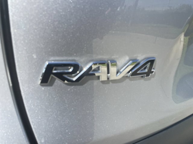 Used 2025 Toyota RAV4 XLE AWD/4WD image 31