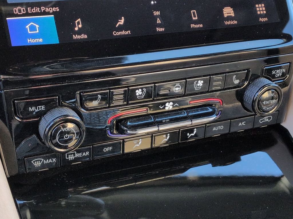 Used 2023 Jeep Grand Cherokee Limited w/ Luxury Tech Group II image 24