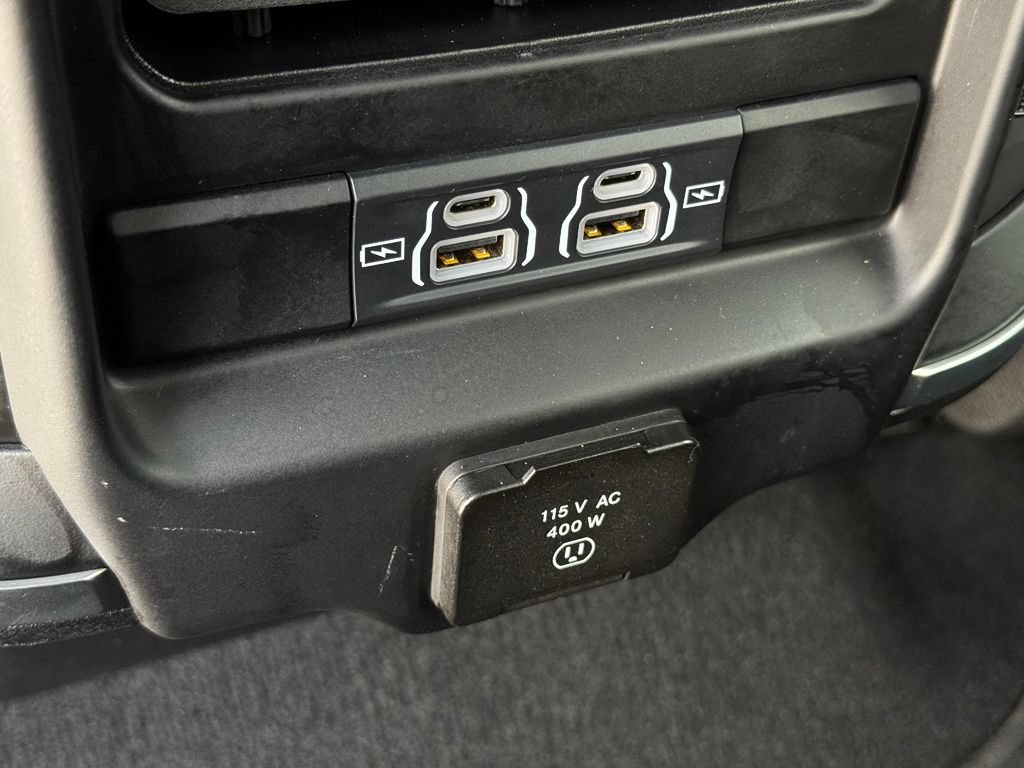 Used 2025 RAM 1500 Big Horn AWD/4WD image 24