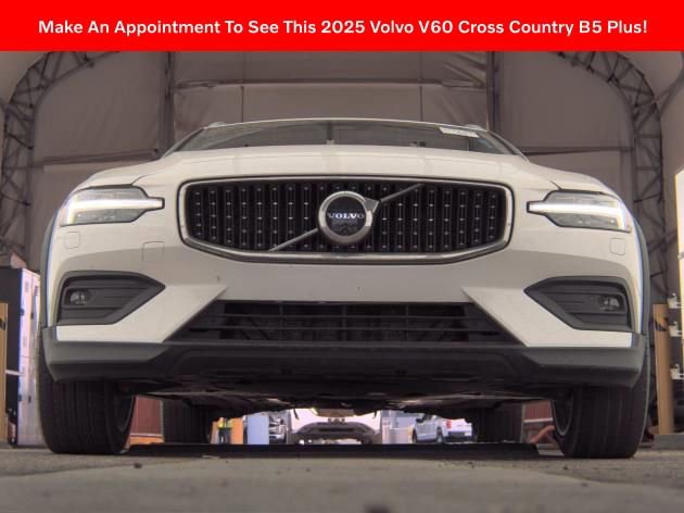 Used 2025 Volvo V60 B5 Cross Country Plus image 2