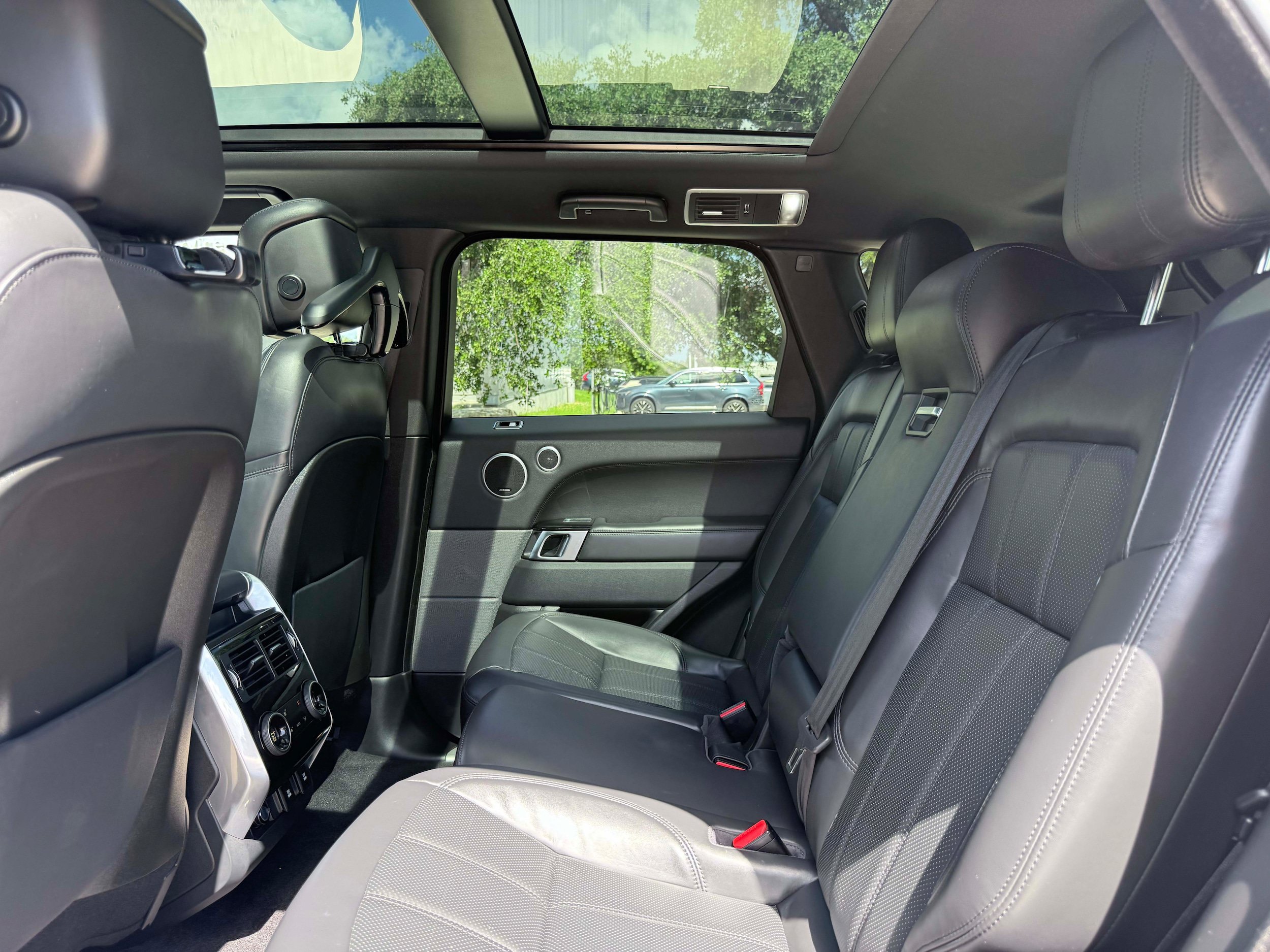 Used 2019 Land Rover Range Rover Sport HSE AWD/4WD image 16