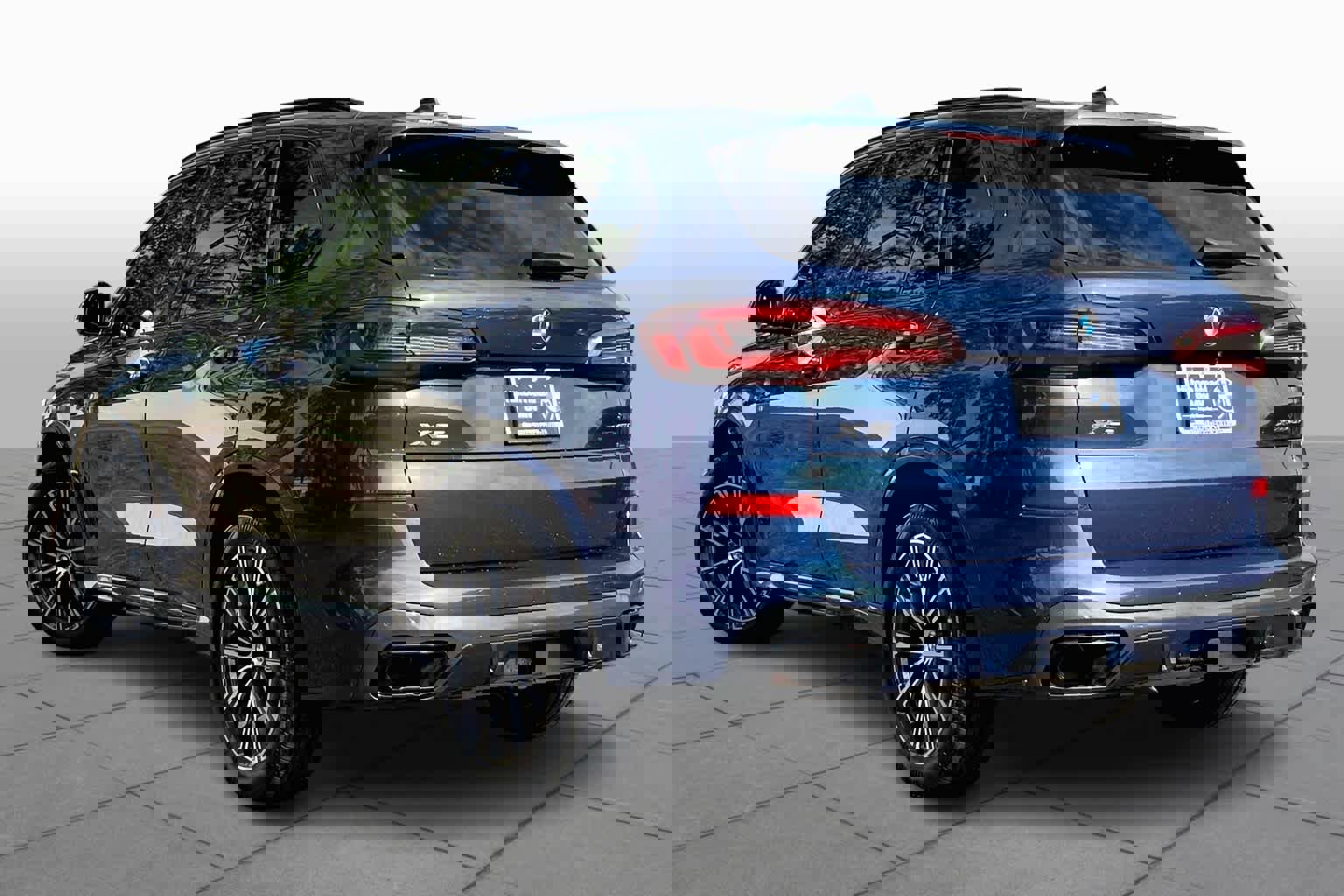 Certified 2022 BMW X5 xDrive40i w/ M Sport Package image 11