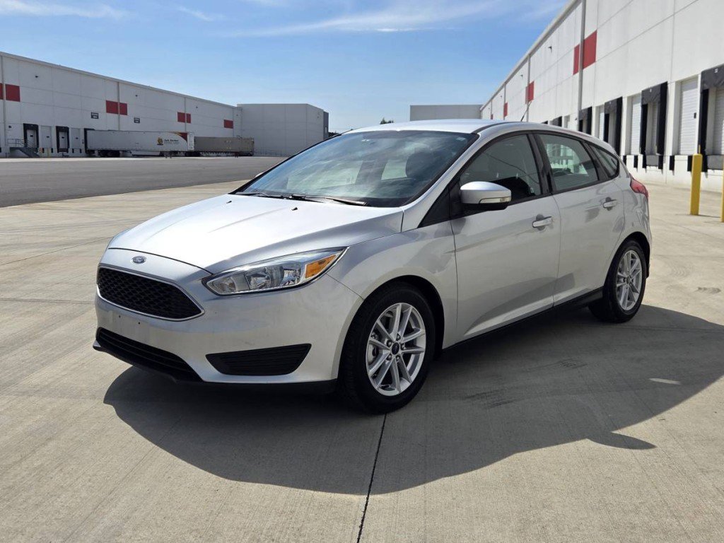 Used 2015 Ford Focus SE w/ SE Cold Weather Package FWD image 1