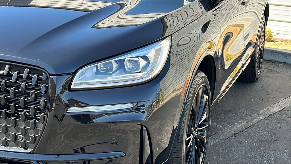New 2025 Lincoln Corsair Reserve w/ Jet Appearance Package AWD/4WD image 4