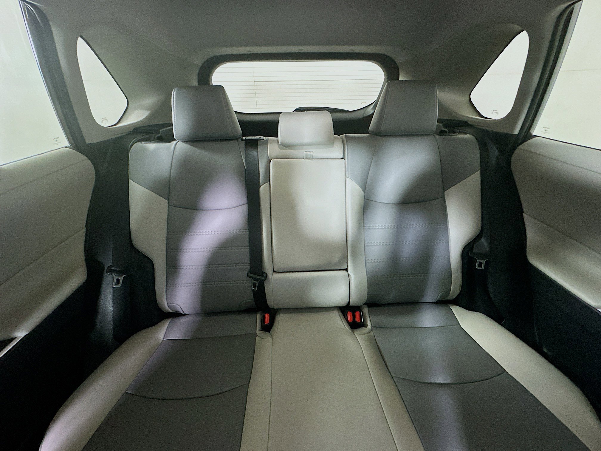 Used 2023 Toyota RAV4 XLE Premium image 30