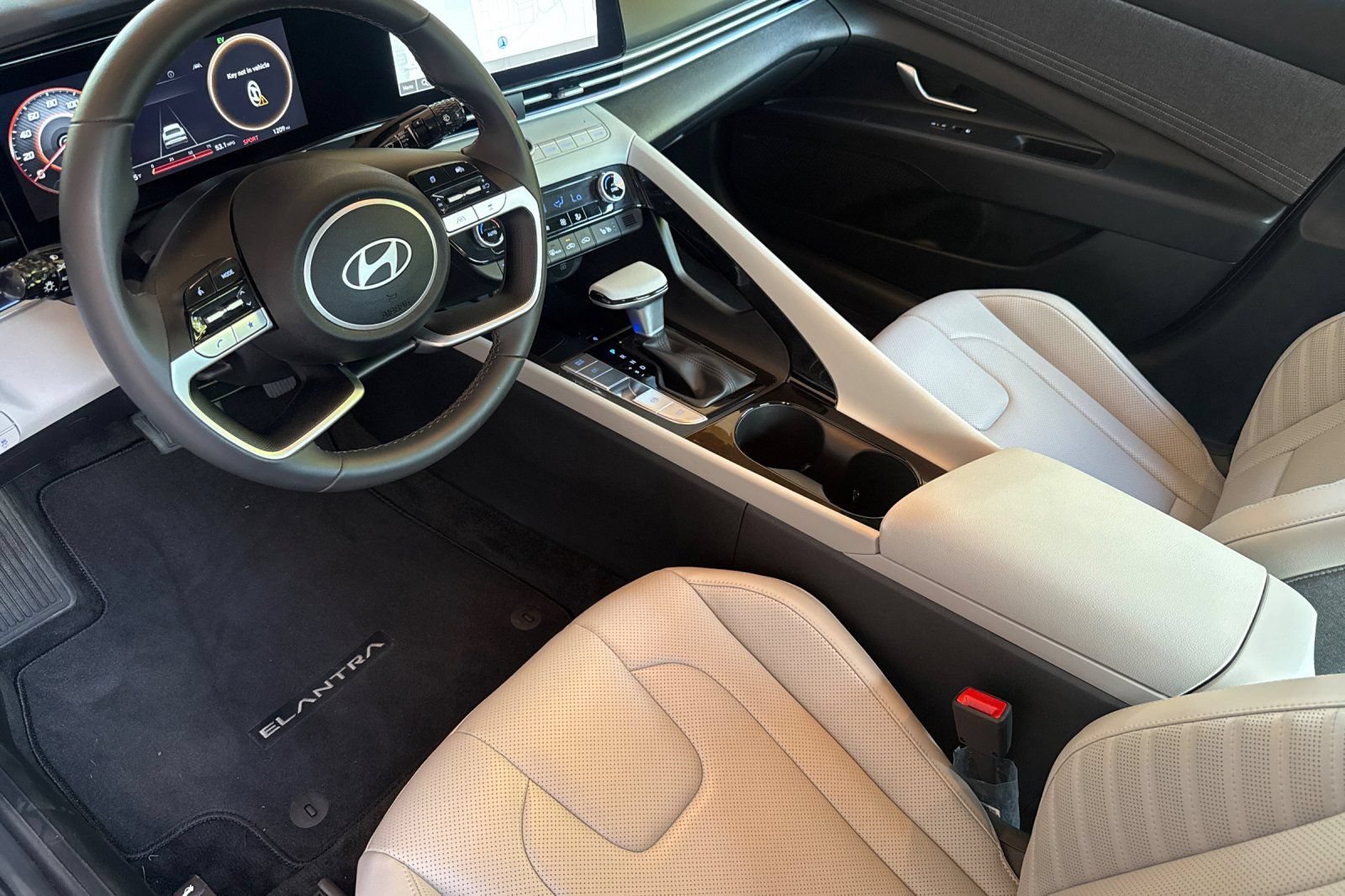 Used 2025 Hyundai Elantra Limited FWD image 11
