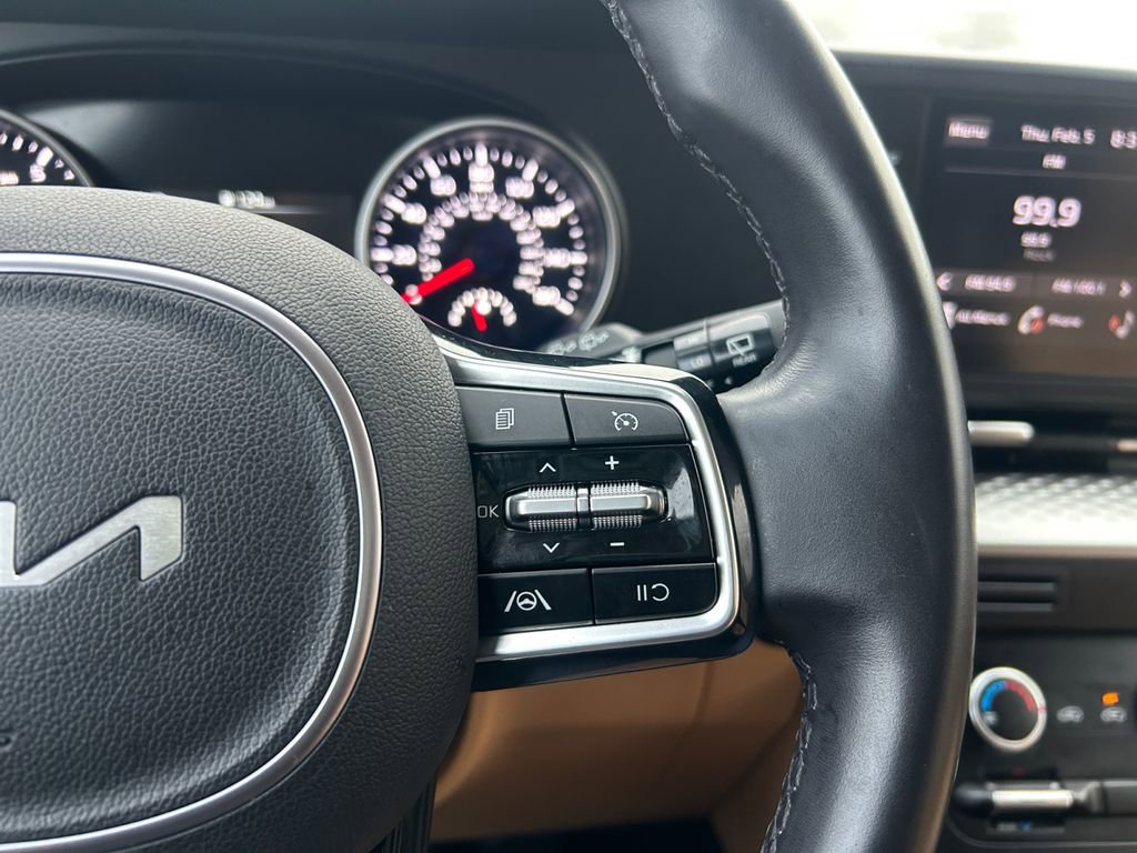 Used 2024 Kia Carnival LX image 18