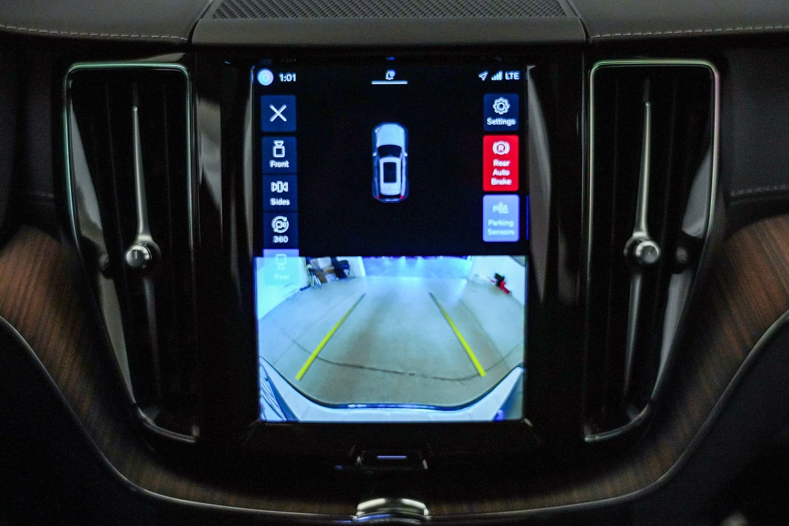 Certified 2023 Volvo XC60 T8 Ultimate w/ Protection Package Premier AWD/4WD image 26