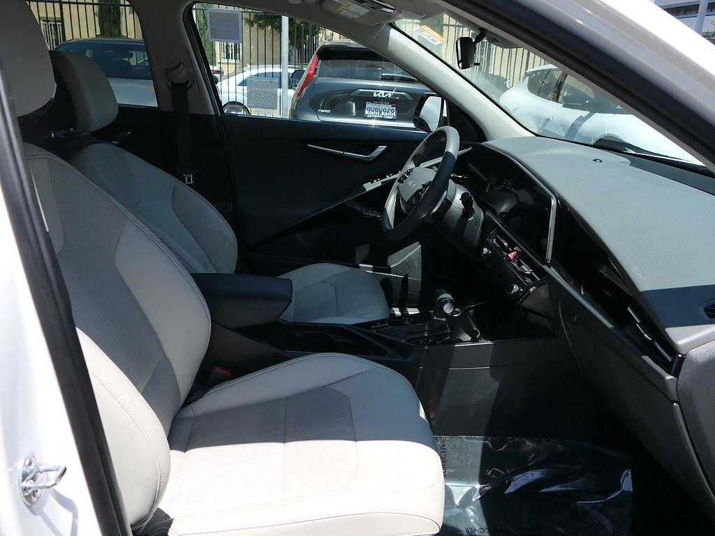 Used 2024 Kia Niro EX Touring FWD image 27