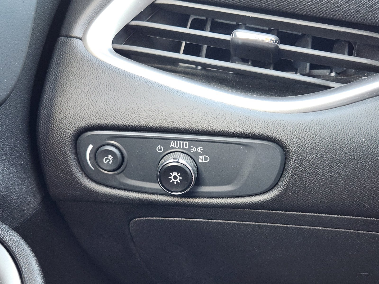 Used 2025 Chevrolet Malibu LT FWD image 23