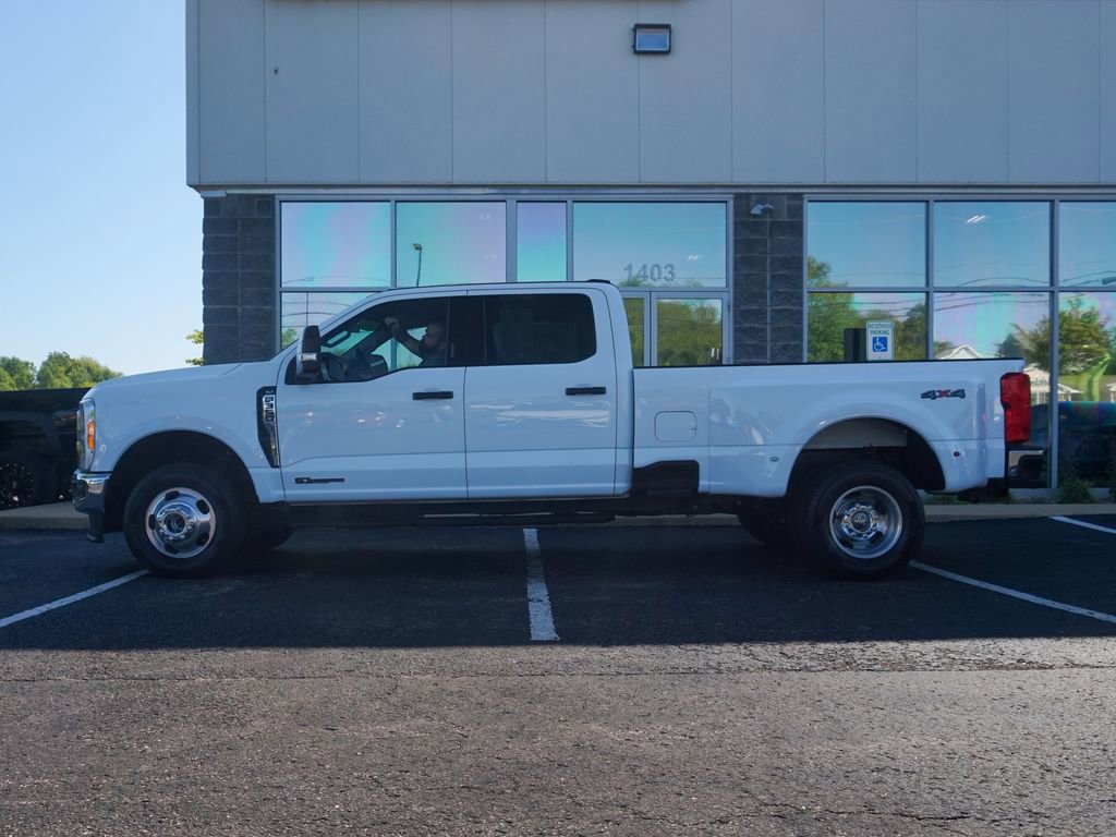 Used 2023 Ford F350 XLT AWD/4WD image 5