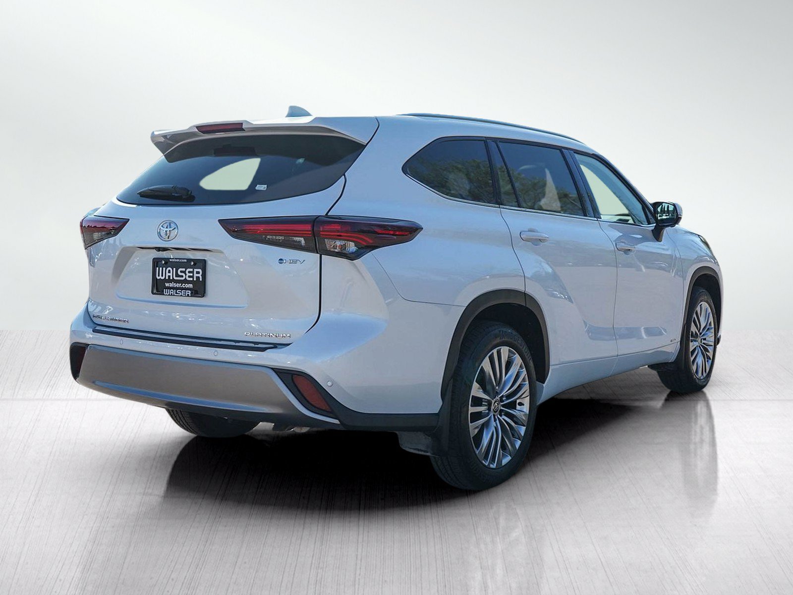 Used 2025 Toyota Highlander Platinum AWD/4WD image 5