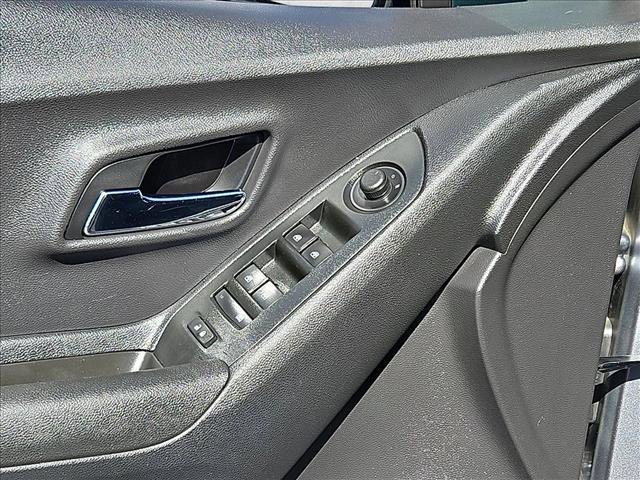 Used 2020 Chevrolet Trax LS FWD image 12