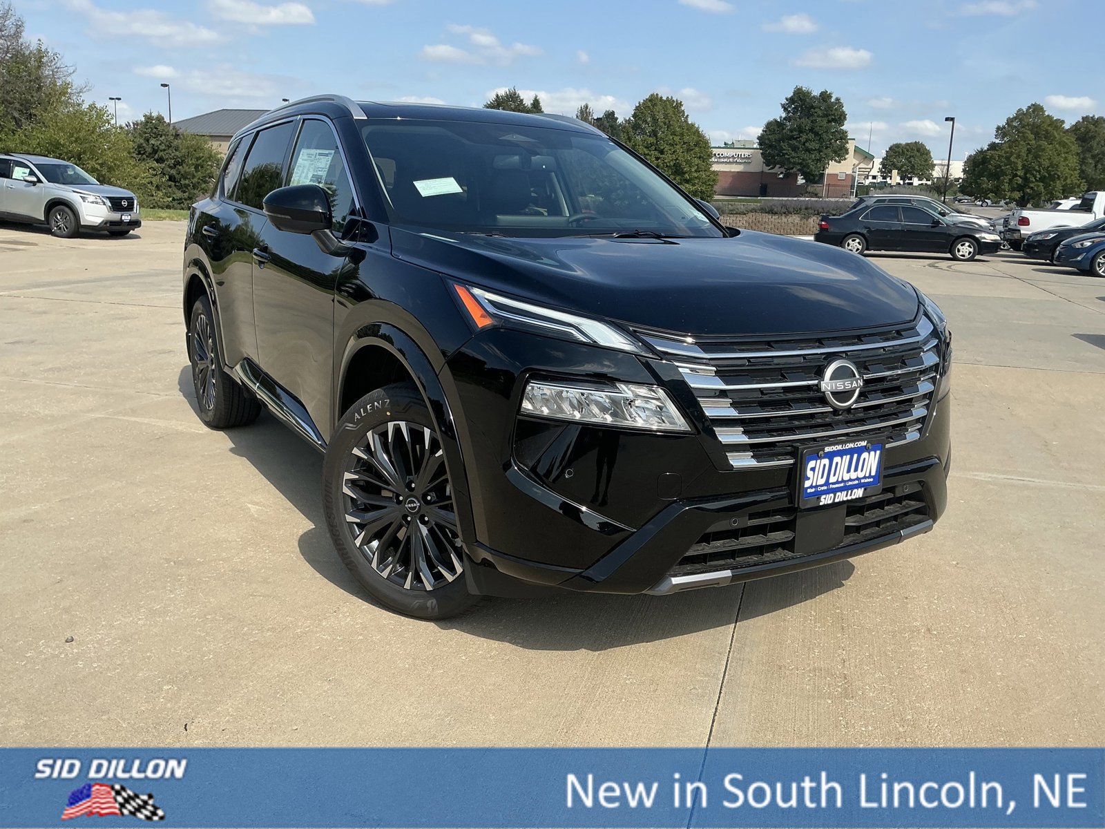 New 2025 Nissan Rogue Platinum w/ Tech Package image 2