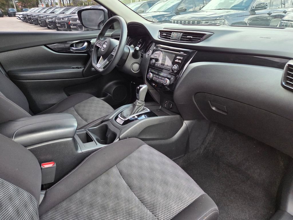 Used 2018 Nissan Rogue Sport SV image 9