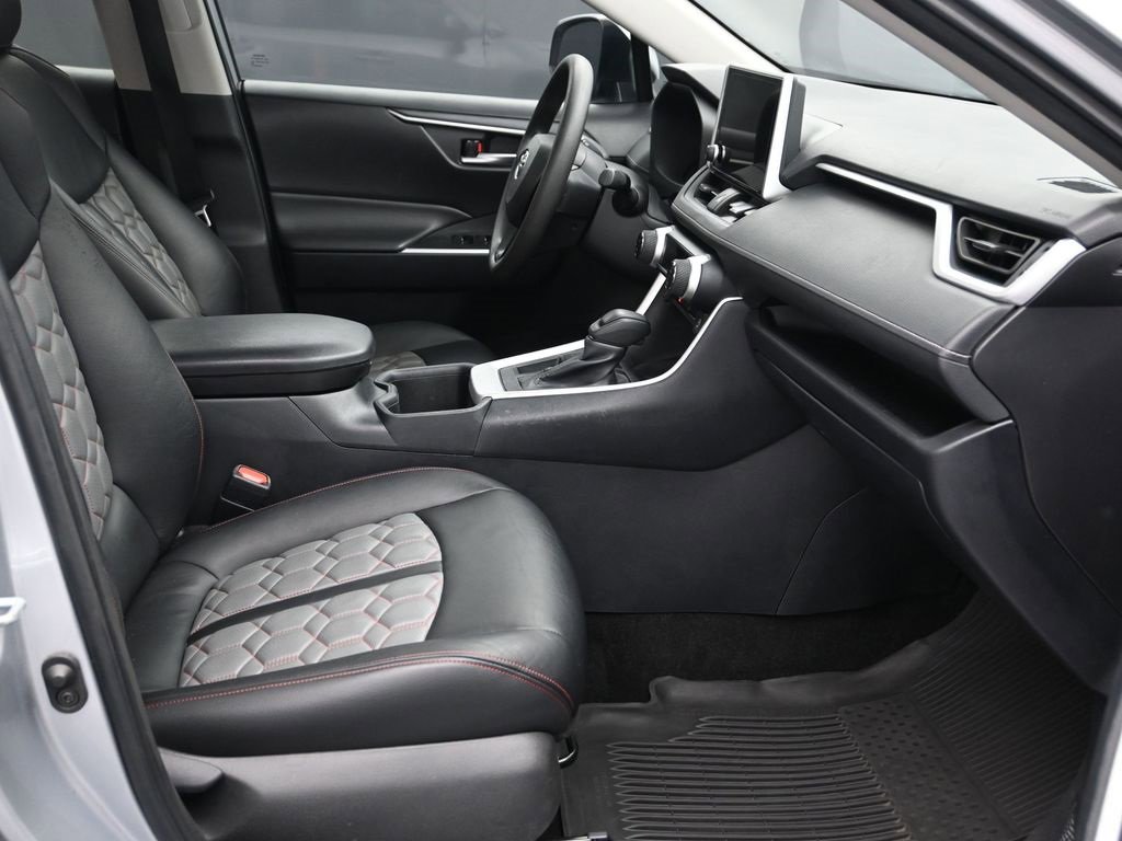 Used 2025 Toyota RAV4 XLE image 24