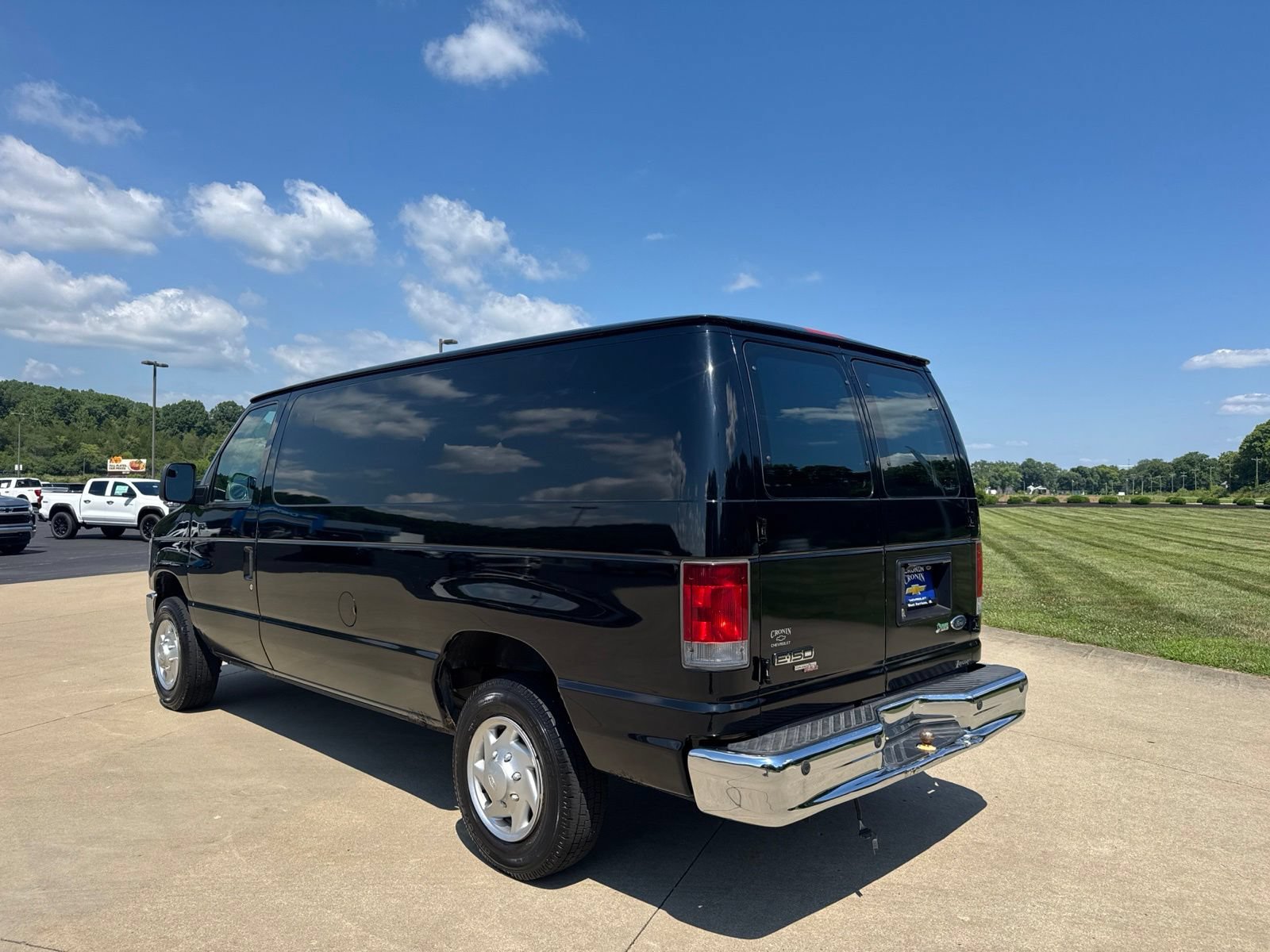 Used 2011 Ford E-150 and Econoline 150 w/ Commercial Cargo Van Pkg RWD image 6