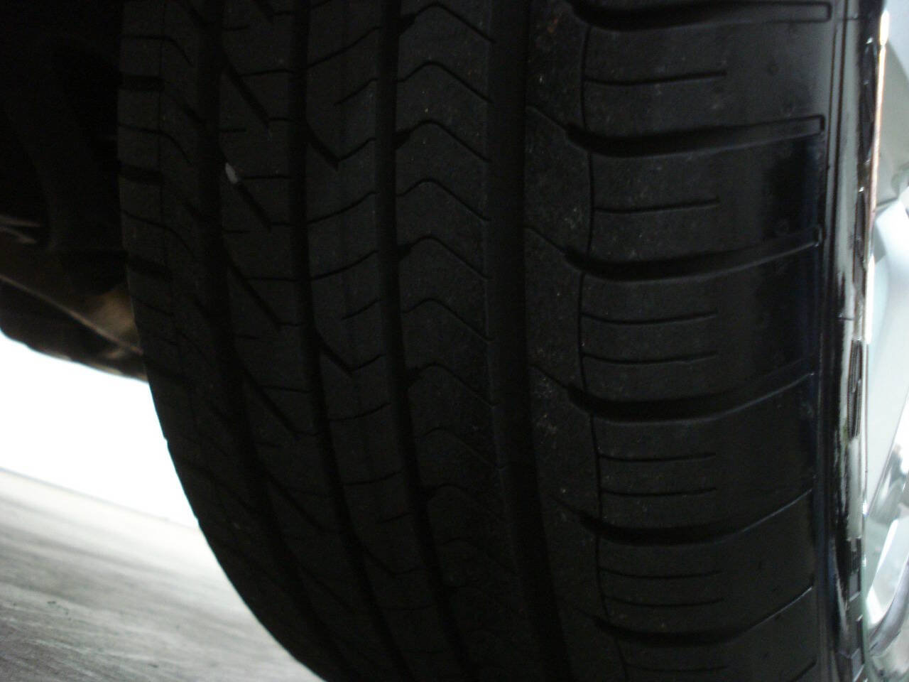 Used 2013 Volkswagen Touareg Sport image 18