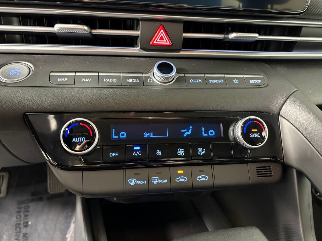 Used 2024 Hyundai Elantra SEL image 19